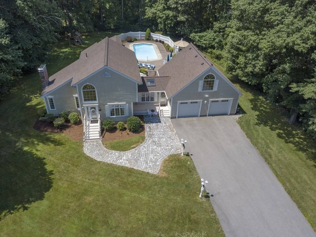 34 Twilight Dr,  Foxboro,  MA 02035