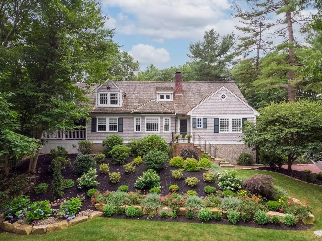 Milton, MA 02186,201 Woodland Rd