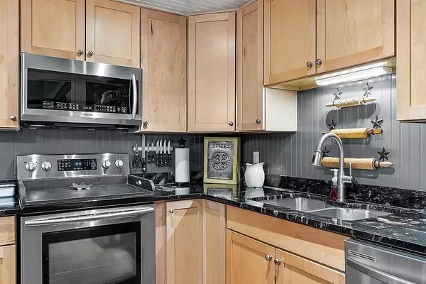 Millbury, MA 01527,385 Greenwood Street