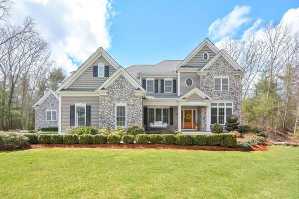 15 Opal Cir, Franklin, MA 02038