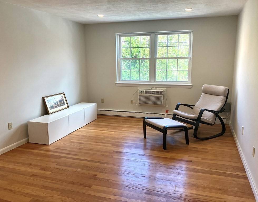 Arlington, MA 02474,8 Colonial Village Dr #5