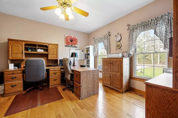 Charlton, MA 01507,109 Freeman Rd