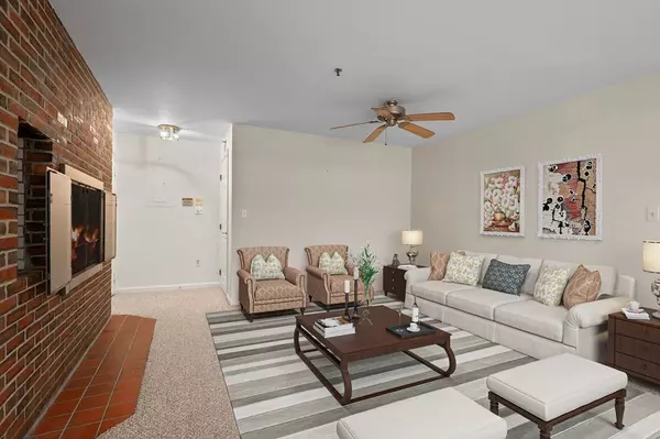 Wenham, MA 01984,103 Old Country Road #103