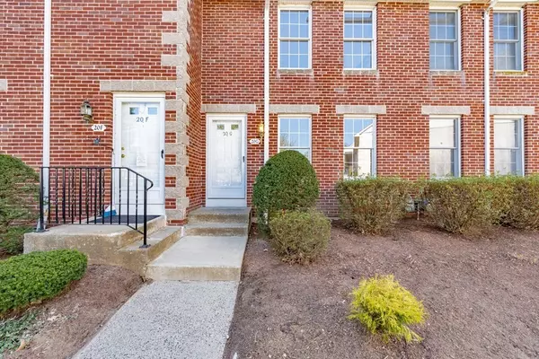 20 Mansion Woods Dr #G, Agawam, MA 01001