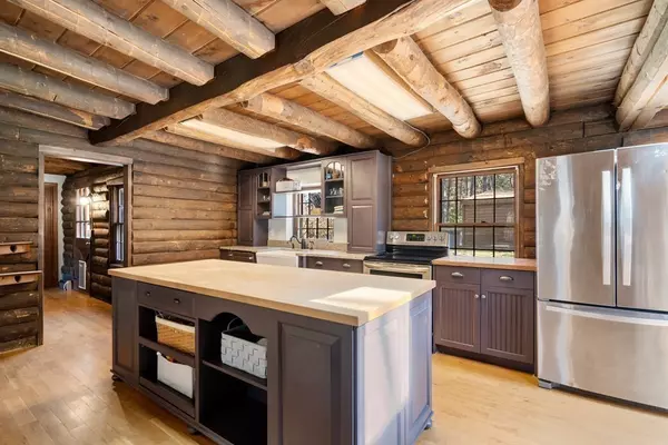 Upton, MA 01568,43 Cider Mill Ln