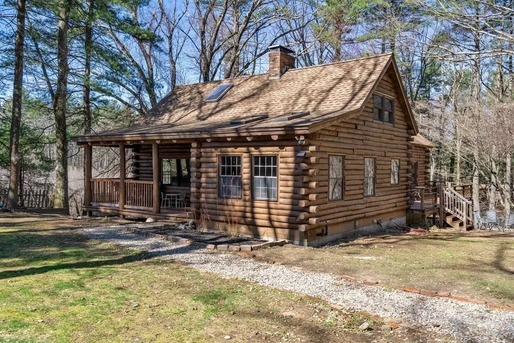 Upton, MA 01568,43 Cider Mill Ln