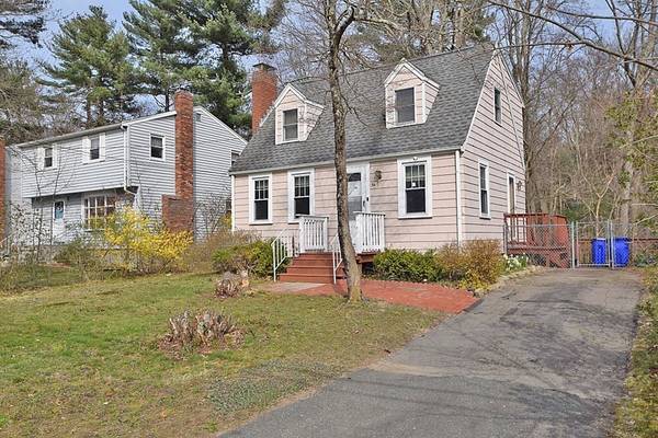 34 S Shore Rd, Holbrook, MA 02343