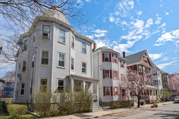 60 Chestnut St #2, Brookline, MA 02445