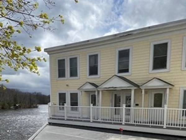 24 S Bulfinch St #109, North Attleboro, MA 02760