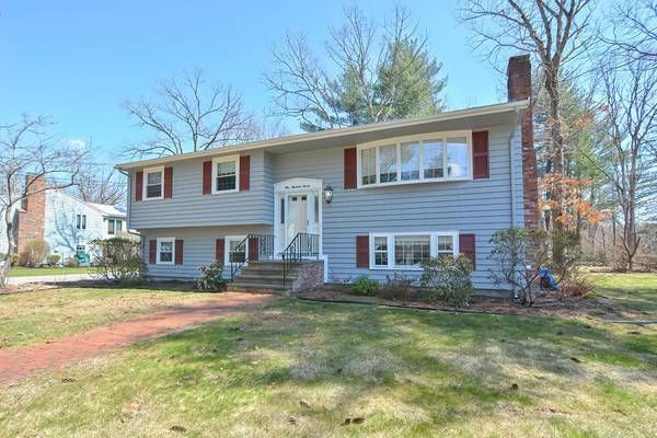 107 Green St, Medfield, MA 02052