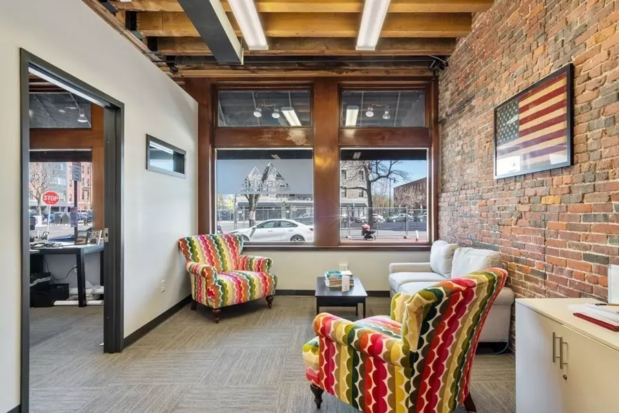 220 Commercial St #1F, Boston, MA 02109