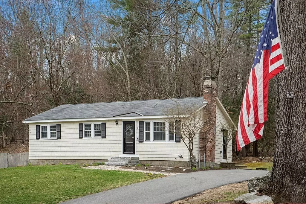 Townsend, MA 01469,12 Hickory Dr