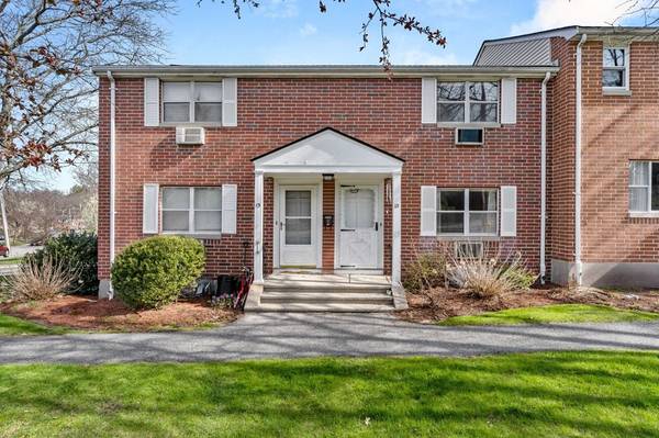 13 Village Green Dr #13, North Andover, MA 01845