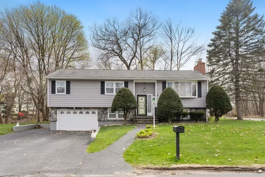 55 Cochrane Circle, Methuen, MA 01844