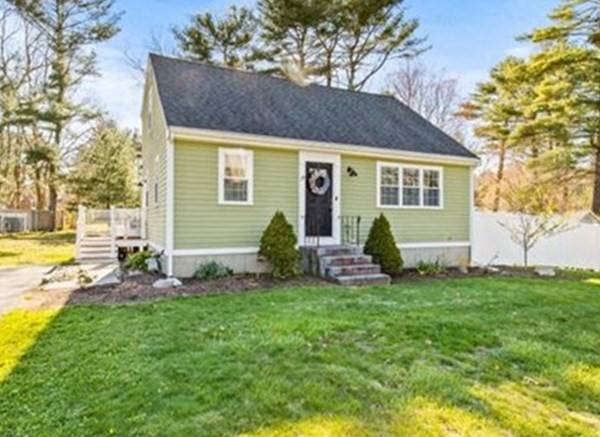 28 Forest St, Carver, MA 02330