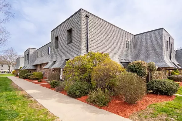 Agawam, MA 01001,7 Beekman Dr #7