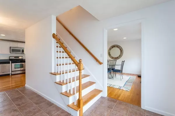 Methuen, MA 01844,4 Treetrunk Lane