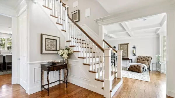 Southborough, MA 01772,19 Clemmons St