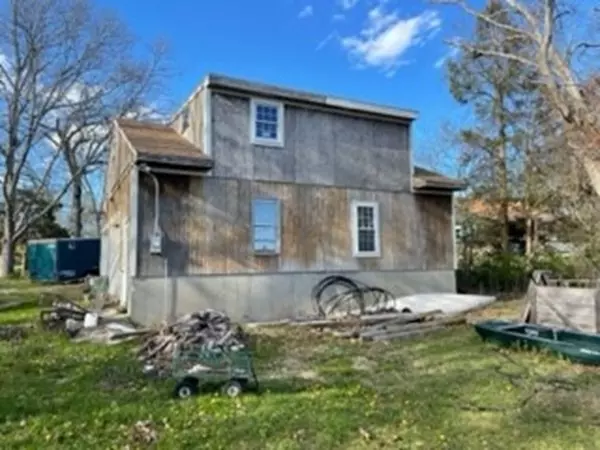 11 Mayflower Ave, Wareham, MA 02571