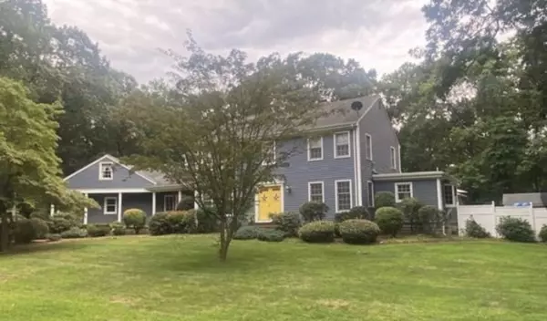 165 Fairway Dr, Seekonk, MA 02771