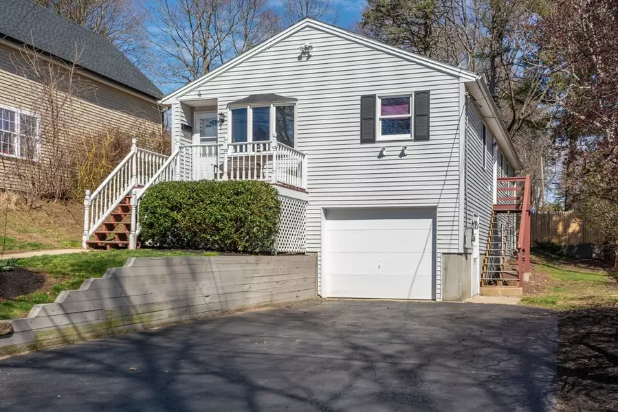 4 View St, Clinton, MA 01510