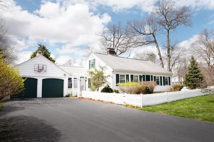 102 Grove St, Plainville, MA 02762