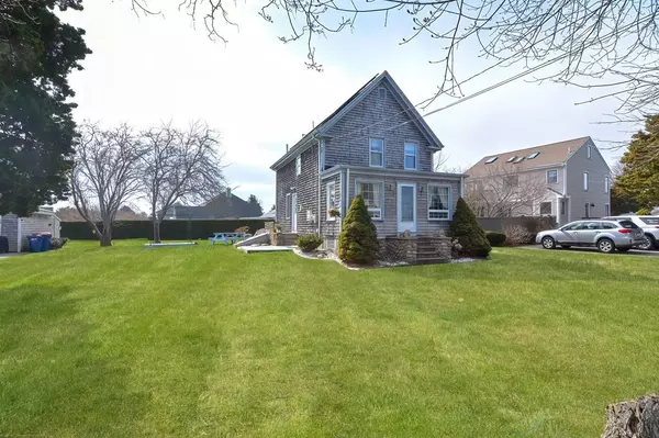 466 Sconticut Neck Rd, Fairhaven, MA 02719