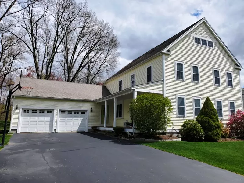 35 Valley Stream Dr, Cumberland, RI 02864