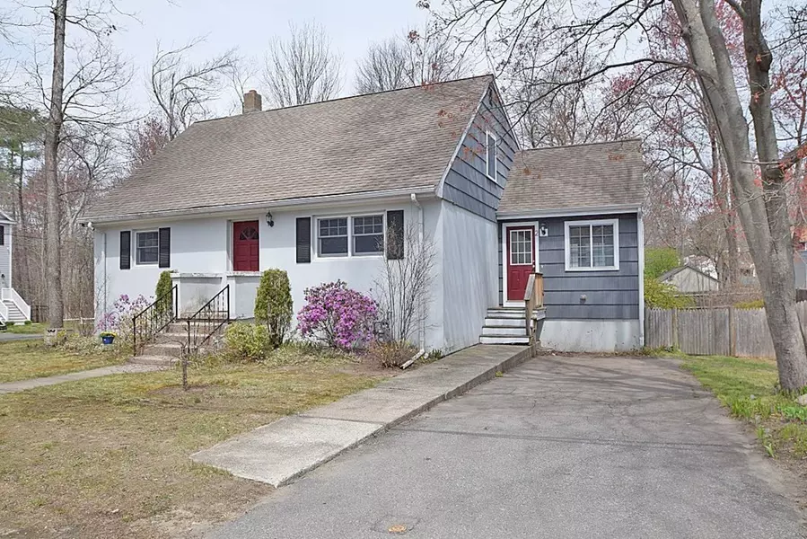 2 King Rd, Holbrook, MA 02343