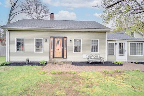 1 Mashapaug Road, Holland, MA 01521