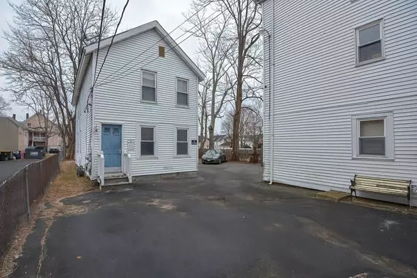 41 Park St, Taunton, MA 02780