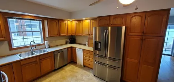 Webster, MA 01570,14 Pebble Beach Rd