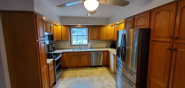 Webster, MA 01570,14 Pebble Beach Rd