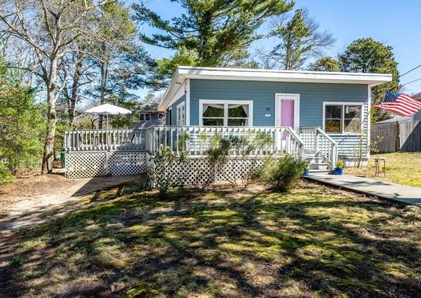 10 Atwater Drive, Falmouth, MA 02540