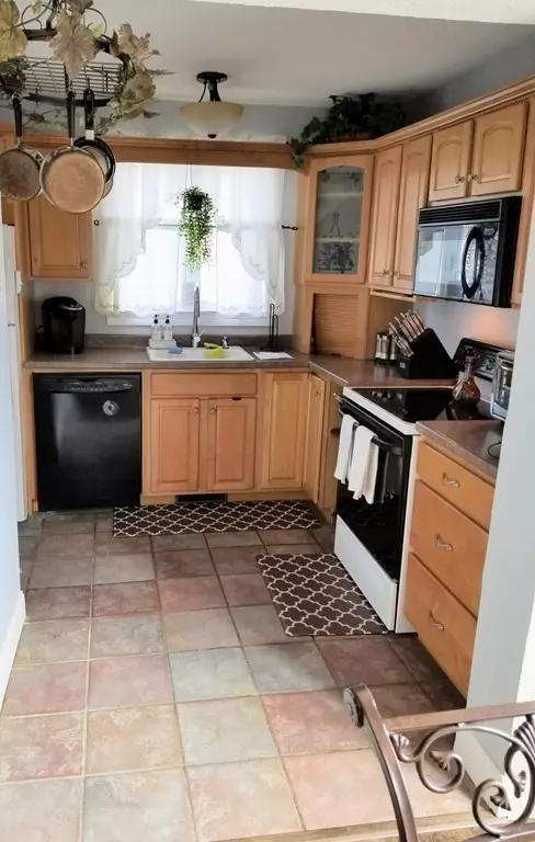 Wareham, MA 02571,2743 Cranberry Hwy #13A