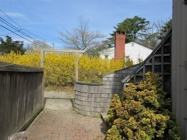 Wareham, MA 02532,27 Gitche Gumee Rd