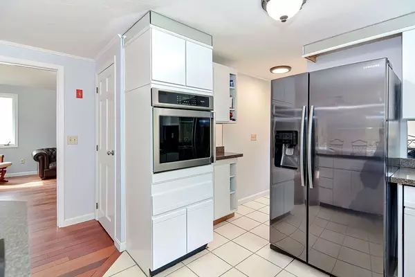 Upton, MA 01568,70 Hartford Ave S