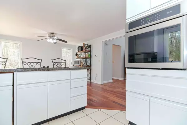 Upton, MA 01568,70 Hartford Ave S