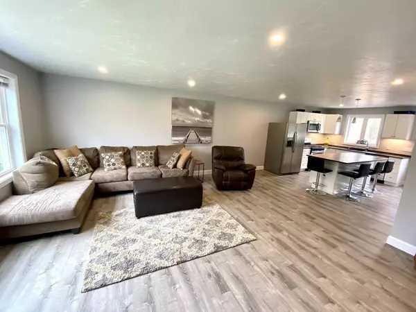 Wareham, MA 02576,8 Mill St #B