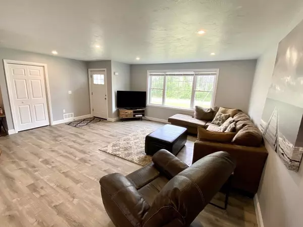 Wareham, MA 02576,8 Mill St #B