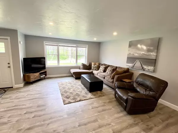 Wareham, MA 02576,8 Mill St #B