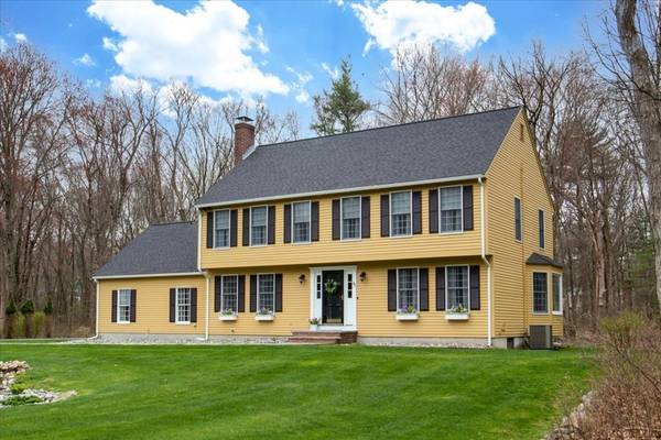 40 Heritage Dr, Walpole, MA 02081