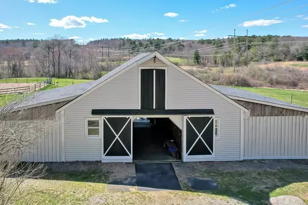 Upton, MA 01568,96 Fowler St