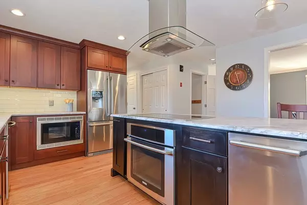 Upton, MA 01568,96 Fowler St