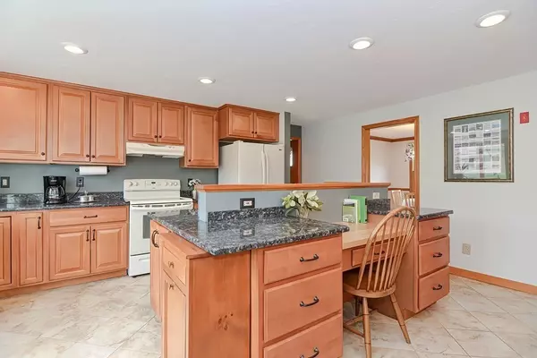 Sutton, MA 01590,28 Skye Line Dr