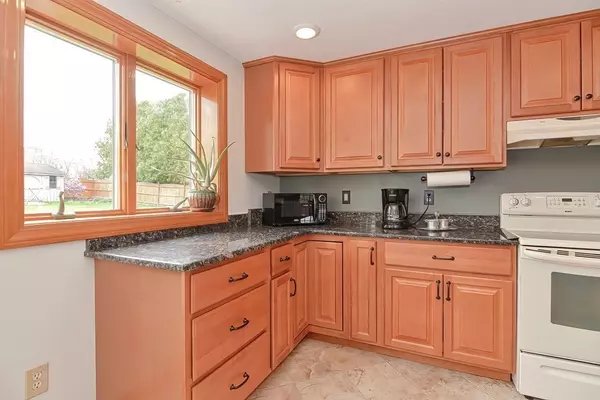 Sutton, MA 01590,28 Skye Line Dr