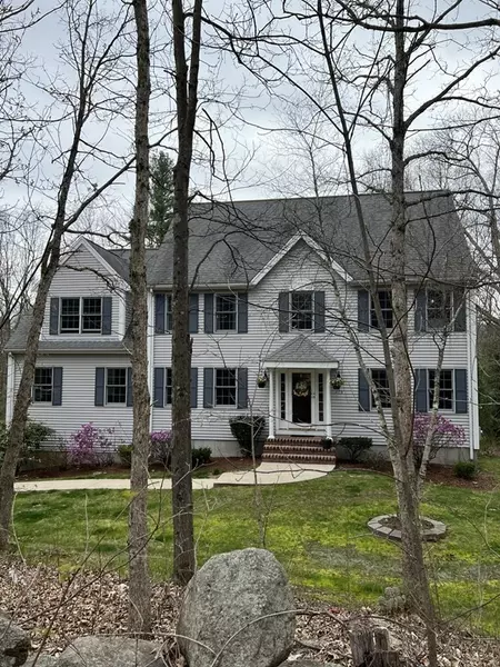 175 East St, Upton, MA 01568