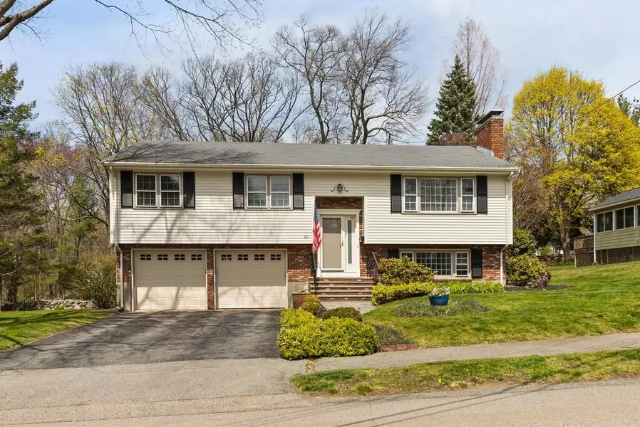 55 Red Gate Lane, Reading, MA 01867