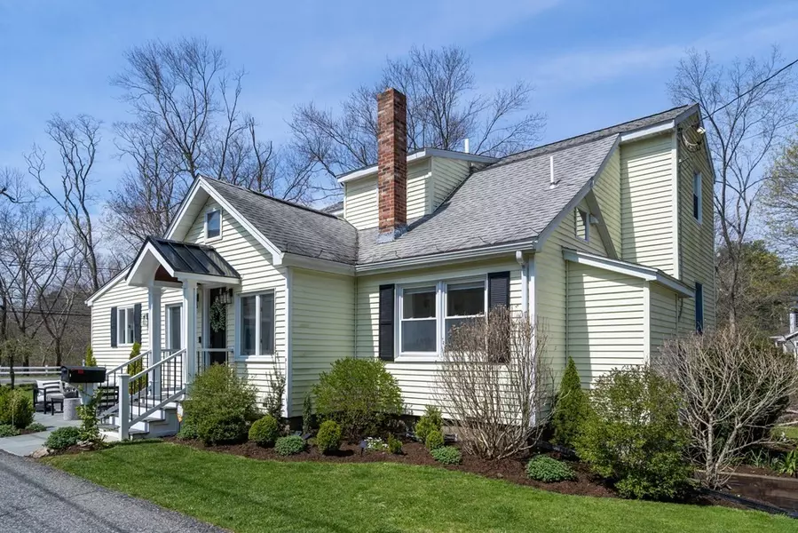 10 Moseley Avenue, Needham, MA 02492