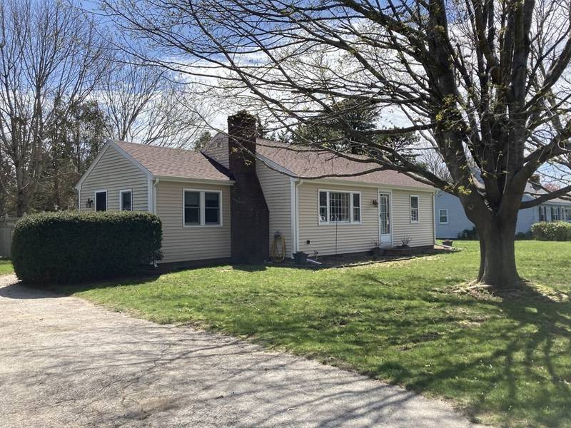 16 Sharon Ann Ln, Falmouth, MA 02536